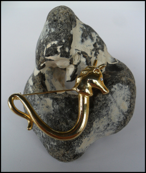 Preview: Brosche "Seepferdchen" - oder Seeschlange?