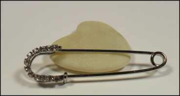 Schmucknadel mit Strass