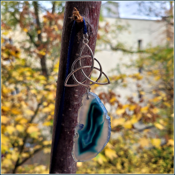 Fensterschmuck / Sonnenstein "Triqueta & blauer Achat" - Unikat!