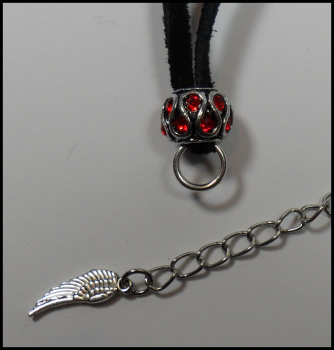 Wechselschmuckkette "Schwarzes Wildleder & roter Strass" - 78 cm