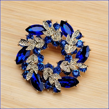 Brosche "Blauer Weihnachtskranz"