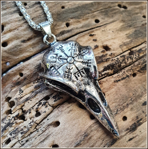 Halskette „Rabenschädel & Vegvisir“ – 61 cm