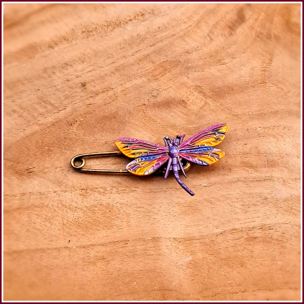 Schmuck-, Gewand- und Kiltnadel „Libelle Syksy“ - Unikat
