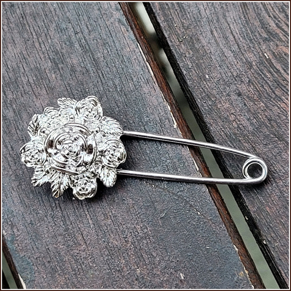 Schmucknadel / Tuchnadel / Kiltnadel / Gewandnadel  "Silberrose"