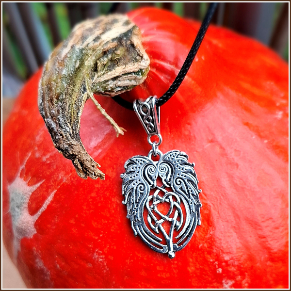 “Raben Hugin & Munin“ an Textilkordel