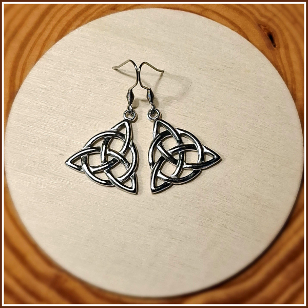 Ohrhänger „Triqueta“ aus Edelstahl