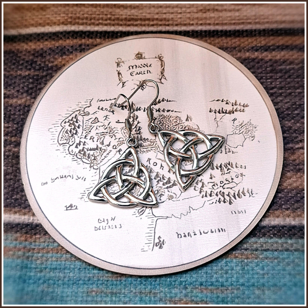 Ohrhänger „Triqueta“ aus Edelstahl