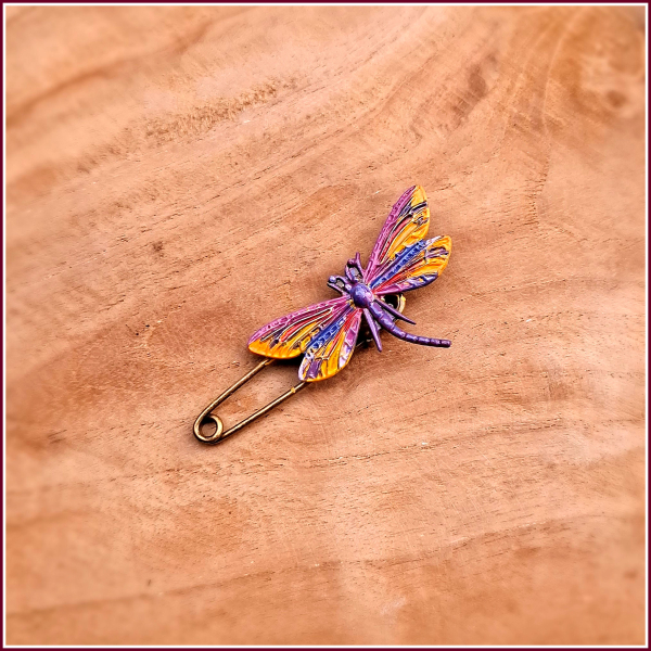 Schmuck-, Gewand- und Kiltnadel „Libelle Syksy“ - Unikat