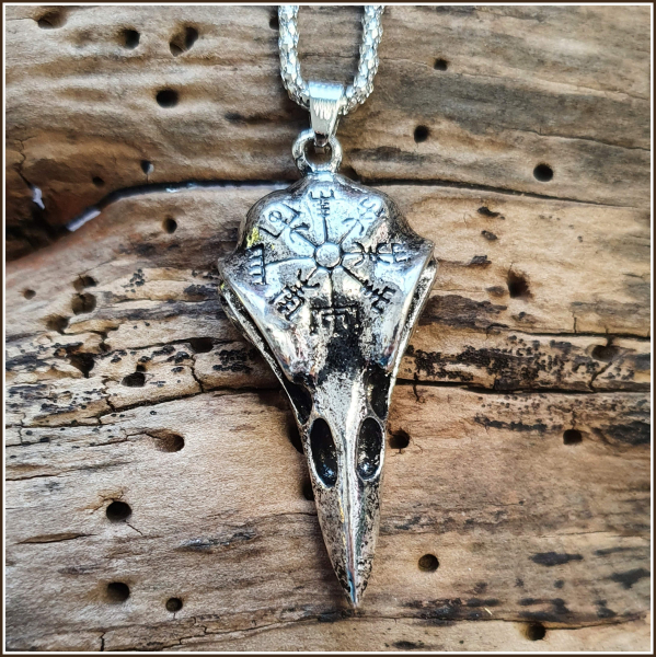 Halskette „Rabenschädel & Vegvisir“ – 61 cm