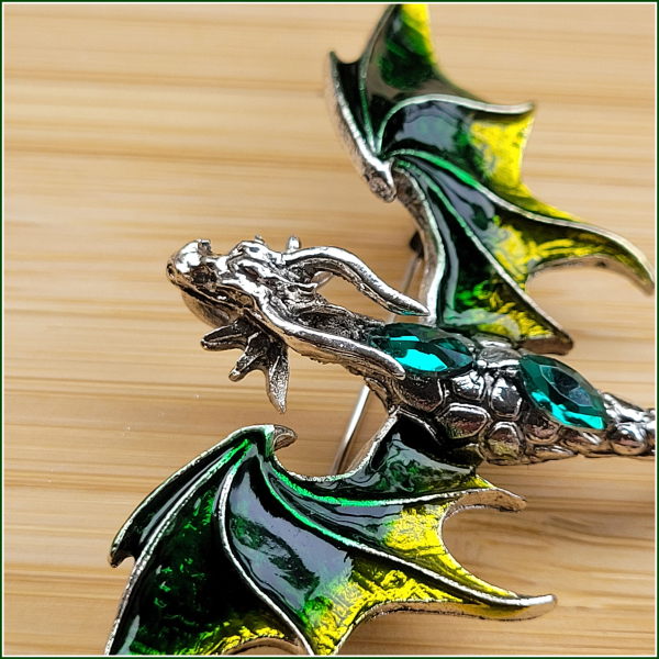 „Grüner Silberdrache“ – Brosche & Kettenanhänger – 2 in 1