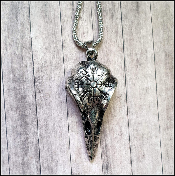 Halskette „Rabenschädel & Vegvisir“ – 61 cm