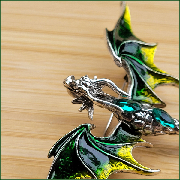 „Grüner Silberdrache“ – Brosche & Kettenanhänger – 2 in 1