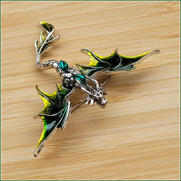 „Grüner Silberdrache“ – Brosche & Kettenanhänger – 2 in 1