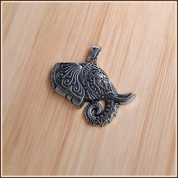 Kettenanhänger „Elefantenkopf Ganesha“ aus Edelstahl