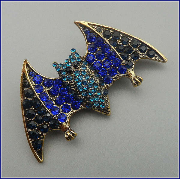Brosche "Blaue Fledermaus"