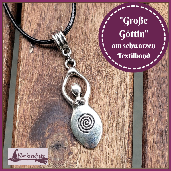 "Große Göttin" an schwarzer Textilkordel