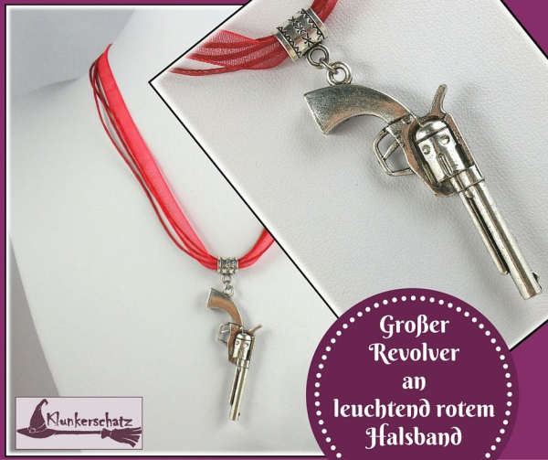 "Großer Revolver" an leuchtend rotem Halsband