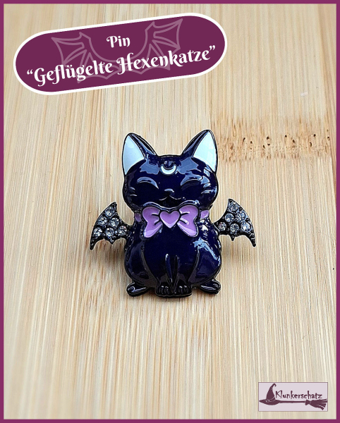Pin "Geflügelte Hexenkatze" mit Strassflügeln