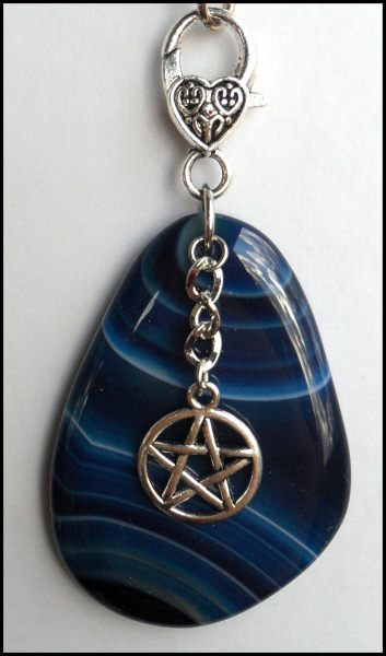 Charmanhänger / Schutzamulett "Blauer Achat & Pentagramm"