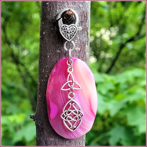 Charmanhänger / Schutzamulett "Achat & Triqueta & Knotwork"