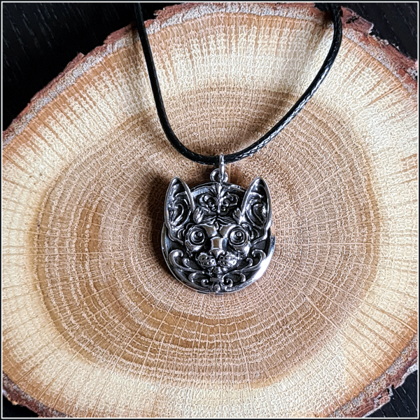 "Katzengöttin Bastet" an schwarzer Textilkordel - 44,5 cm