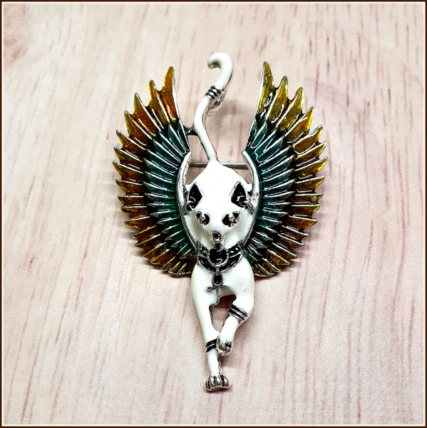 Brosche "Bastet", weiß