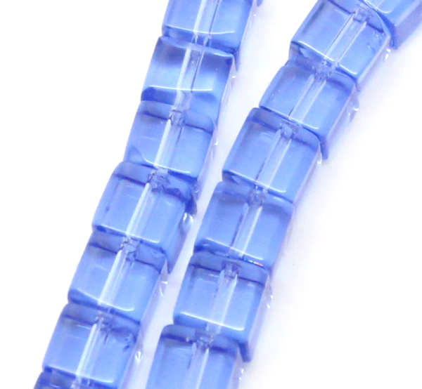 Perlenstrang "Würfel 5 x 5 mm - himmelblaues Glas"