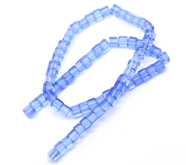 Perlenstrang "Würfel 5 x 5 mm - himmelblaues Glas"