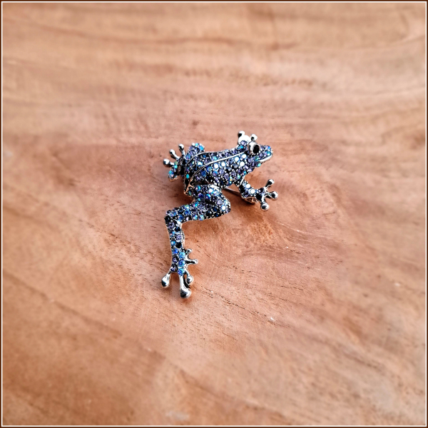 Brosche „Blauer Funkelfrosch“
