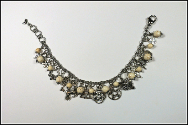 Bettelarmband "Celtic Trust" - Howlith & keltische Symbole