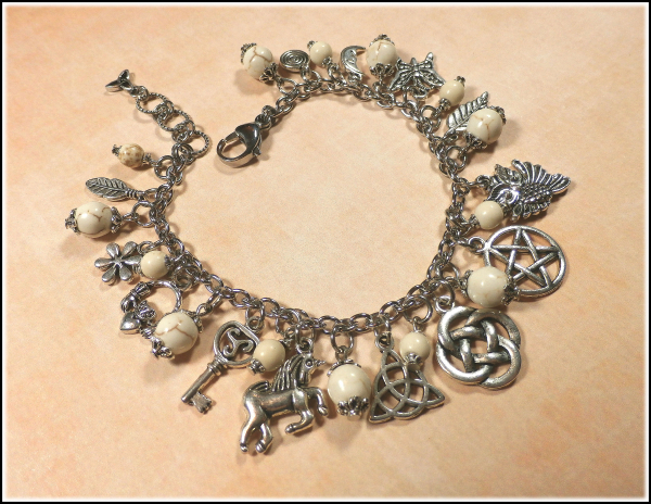 Bettelarmband "Celtic Trust" - Howlith & keltische Symbole