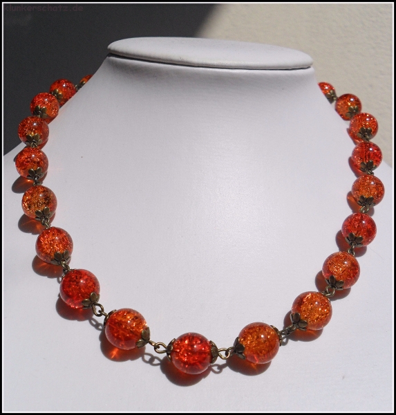 Collier aus orangen Crackle-Perlen