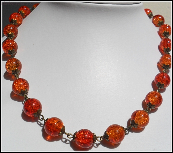 Collier aus orangen Crackle-Perlen
