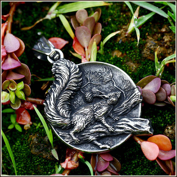 Kettenanhänger "Eichhörnchen" aus Edelstahl
