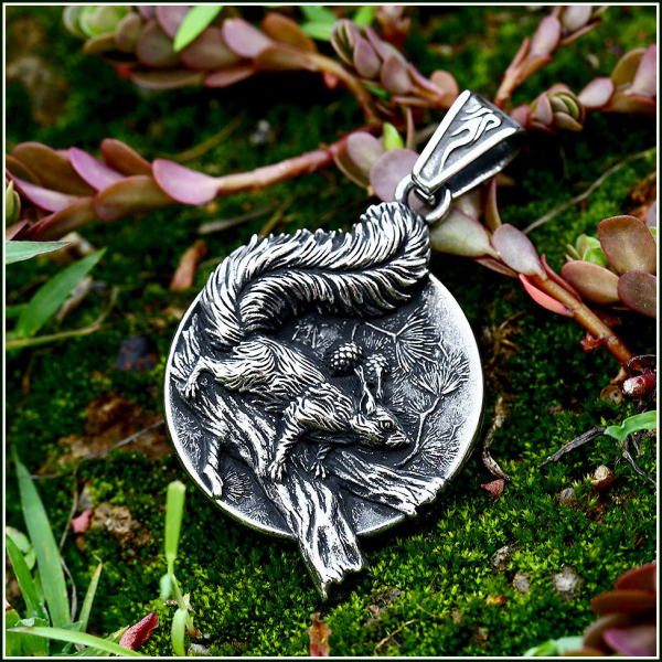 Kettenanhänger "Eichhörnchen" aus Edelstahl