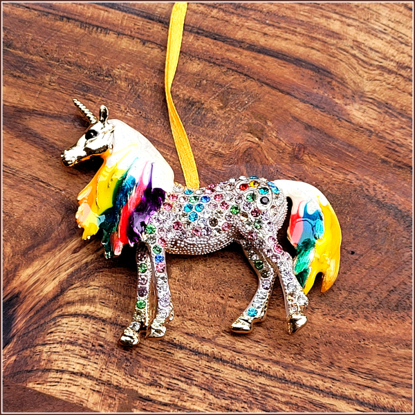 Geschenk-, Deko- oder Baumanhänger "Regenbogeneinhorn"