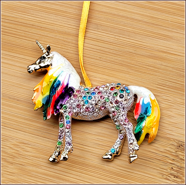 Geschenk-, Deko- oder Baumanhänger "Regenbogeneinhorn"