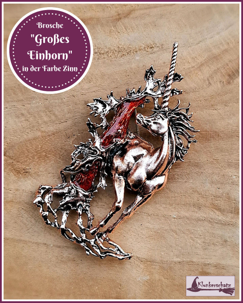 Brosche „Großes Einhorn in der Farbe Kupfer" mit rotem Baum
