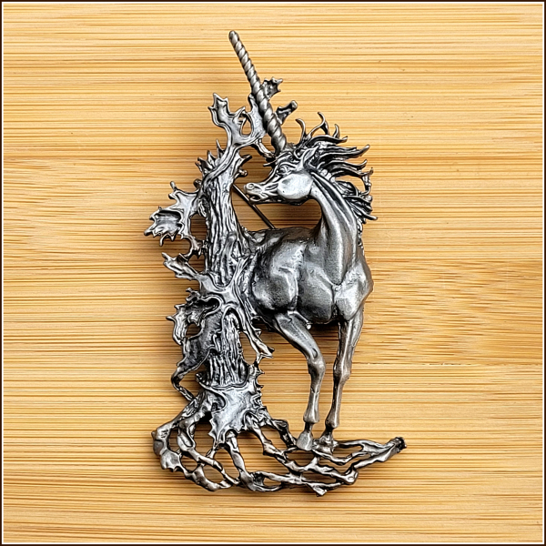 Brosche "Großes Einhorn" in der Farbe Zinn