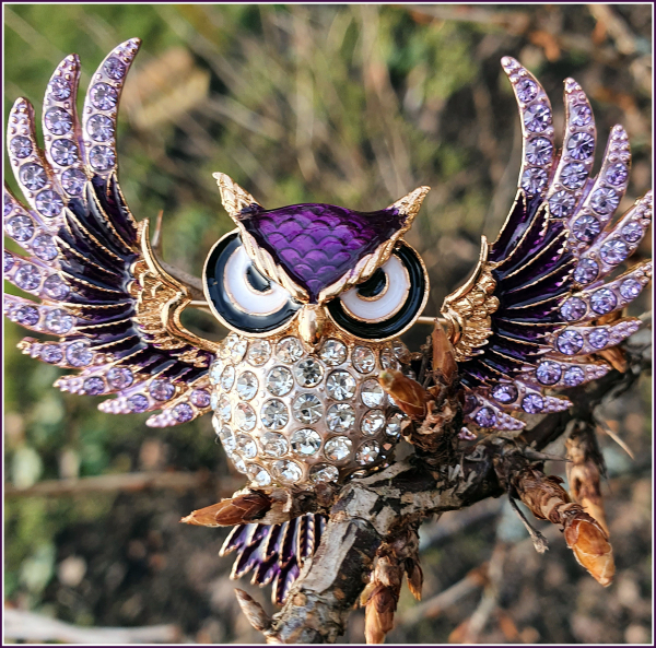 "Fliegende Eule" in Violett, mit Blattmetall veredelt - Brosche & Kettenanhänger - 2 in 1