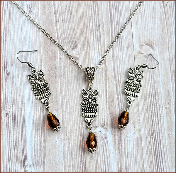 Schmuckset "Eulen mit braunen Glastropfen"