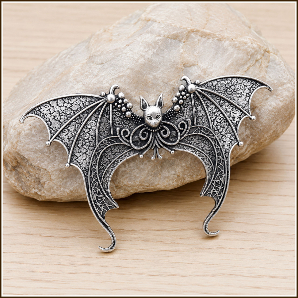 Haarspange „Große Fledermaus“ in der Farbe Antiksilber