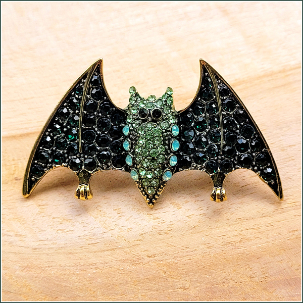 Brosche & Kettenanhänger - 2 in 1 - "Grüne Fledermaus"