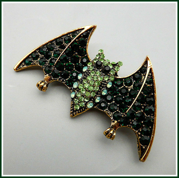Brosche & Kettenanhänger - 2 in 1 - "Grüne Fledermaus"