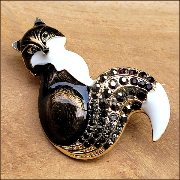 "Dunkelbrauner Fuchs" - Brosche & Kettenanhänger - 2 in 1