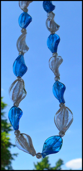 Collier "Glasfolienperlen - Blau - Weiß" - Unikat