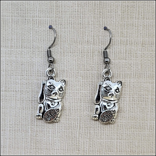 Ohrschmuck "Winkende Glückskatze"