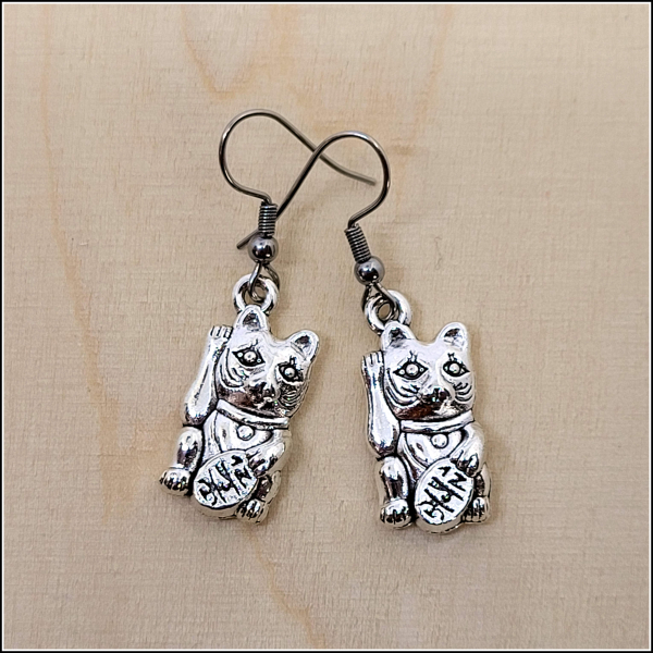 Ohrschmuck "Winkende Glückskatze"