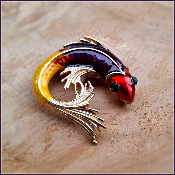 „Goldfisch“ in Gelb, Lila & Rot – Brosche & Kettenanhänger – 2 in 1
