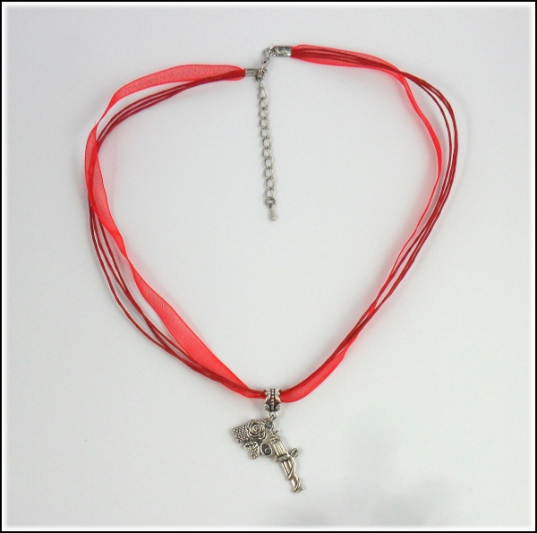 "Gun and Rose" an leutend rotem Halsband